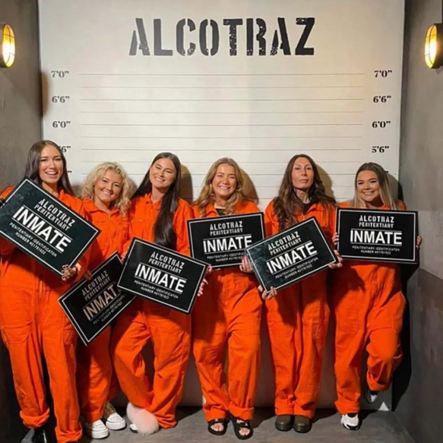 Private Events & Team Bonding (+30 people or full buyout)
